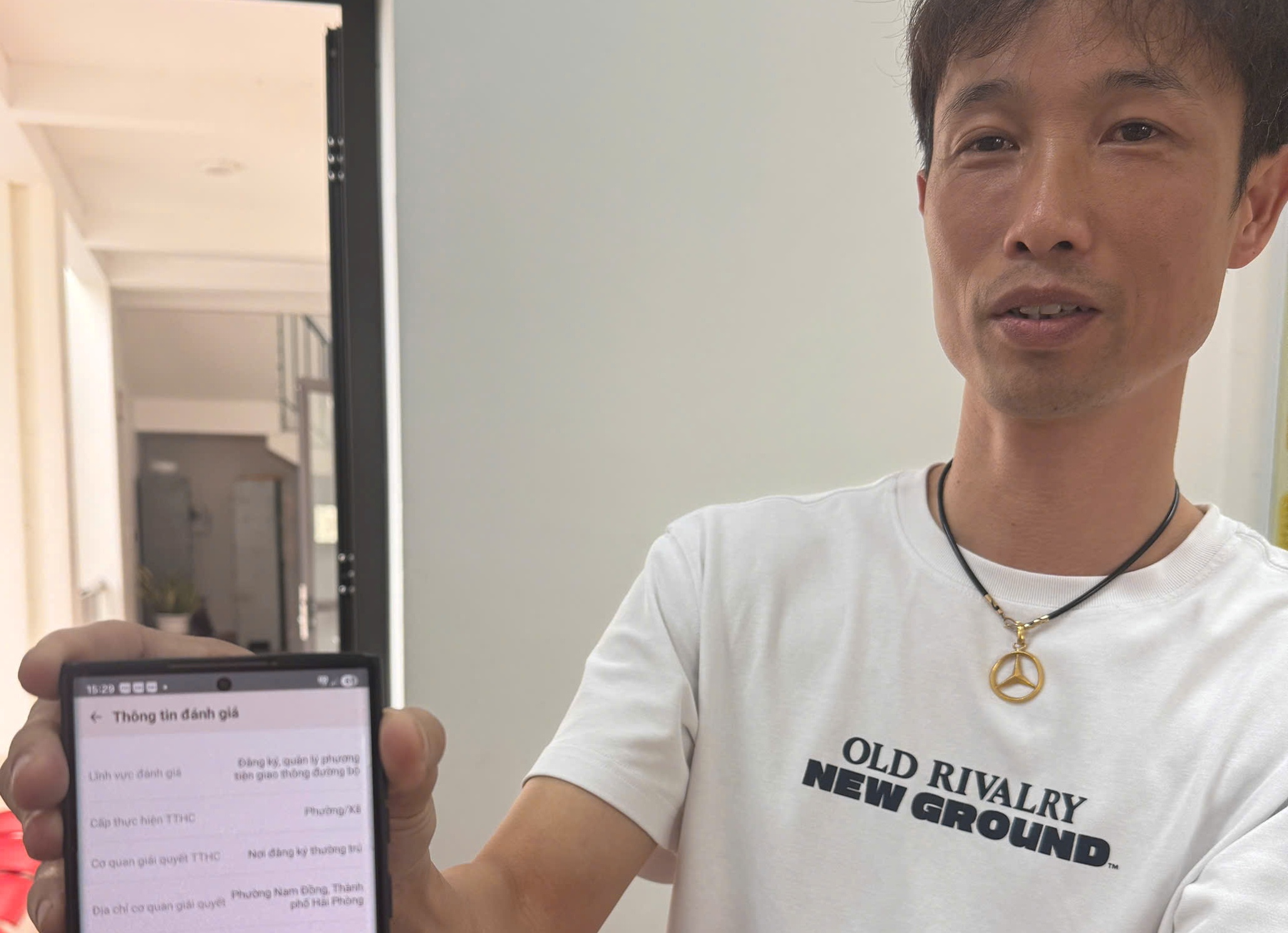 Công an phường Nam Đồng đẩy mạnh tuyên truyền, hướng dẫn đánh giá công tác cải cách hành chính qua ứng dụng VNeID